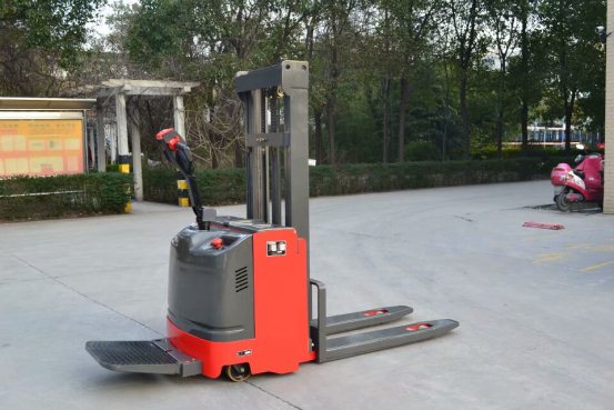 湖南榮洲機械設備有限公司,移動式升降平臺價格,湖南升降貨梯,塑料托盤批發(fā),固定式升降平臺,曲臂式升降平臺,汽車尾板,全電動叉車 湖南榮洲機械設備有限公司,移動式升降平臺價格,湖南升降貨梯,塑料托盤批發(fā),固定式升降平臺,曲臂式升降平臺,汽車尾板,全電動叉車