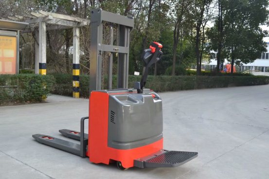 湖南榮洲機械設備有限公司,移動式升降平臺價格,湖南升降貨梯,塑料托盤批發(fā),固定式升降平臺,曲臂式升降平臺,汽車尾板,全電動叉車 湖南榮洲機械設備有限公司,移動式升降平臺價格,湖南升降貨梯,塑料托盤批發(fā),固定式升降平臺,曲臂式升降平臺,汽車尾板,全電動叉車