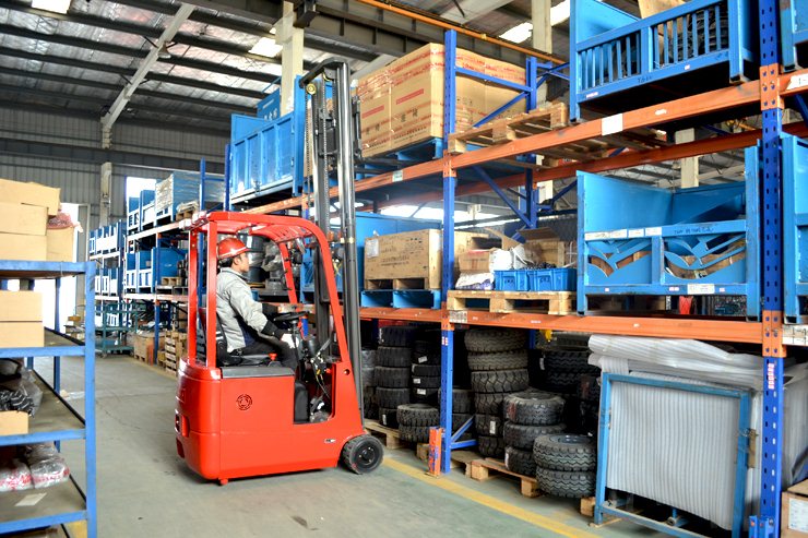 湖南榮洲機(jī)械設(shè)備有限公司,移動式升降平臺價格,湖南升降貨梯,塑料托盤批發(fā),固定式升降平臺,曲臂式升降平臺,汽車尾板,全電動叉車